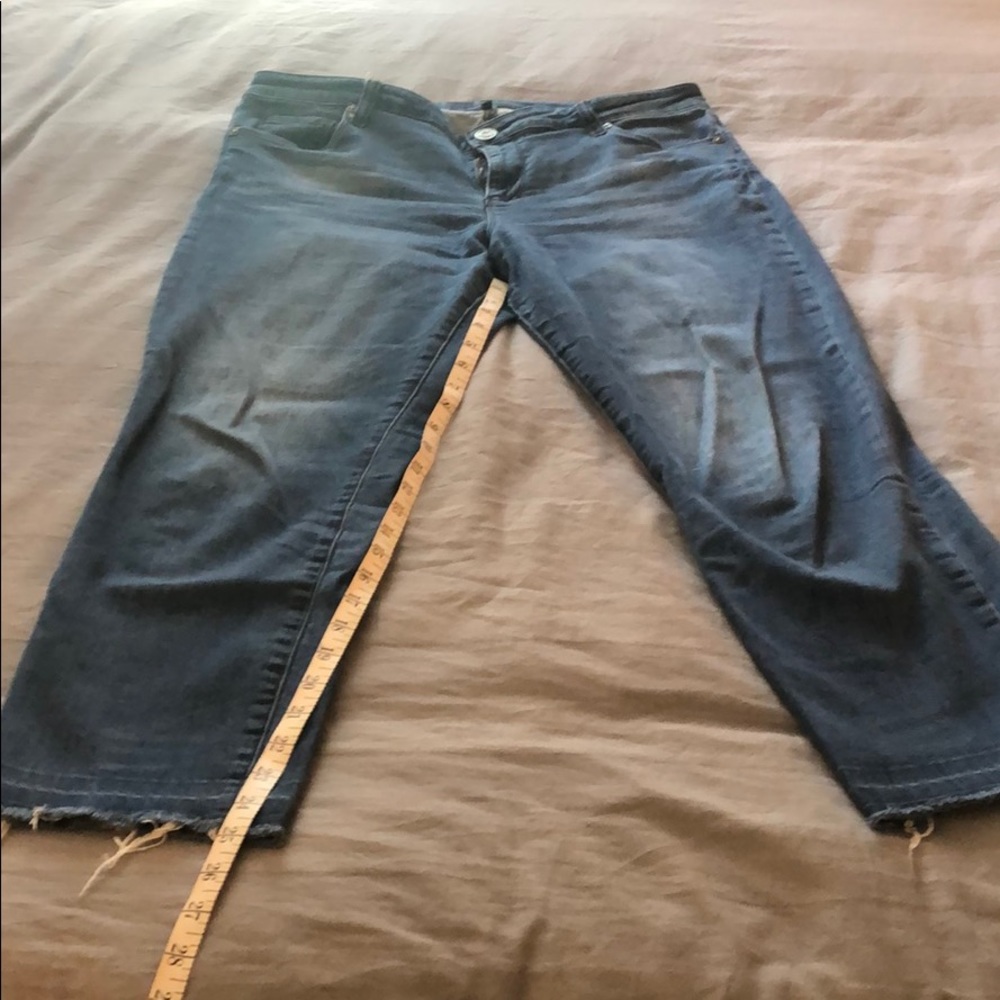 EUC.  Kut from the Kloth.  Cropped jeans. Size 12